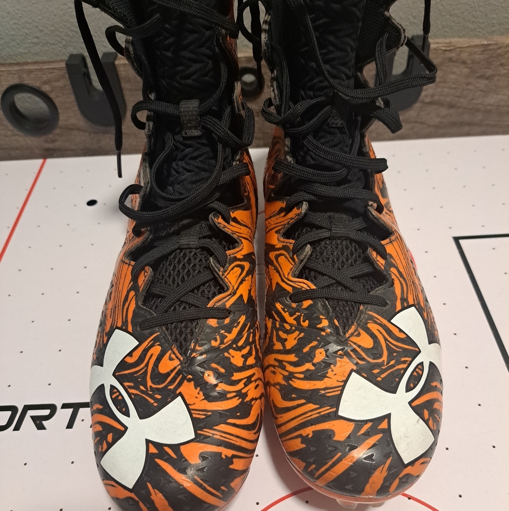 Under Armour Orange And Black Highlight Football Cleats!! Size 9.5